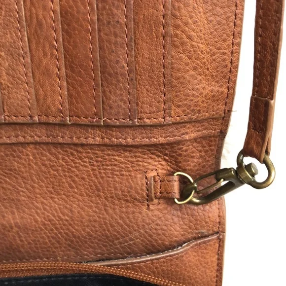 Duluth Trading Lifetime Leather Crossbody Wallet Cognac - Picture 12 of 12